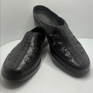 SLIDE ON MULES BY EASY SPIRIT LEATHER
SCALLOPED DESIGN/ STITCHING LEATHER DESIGN